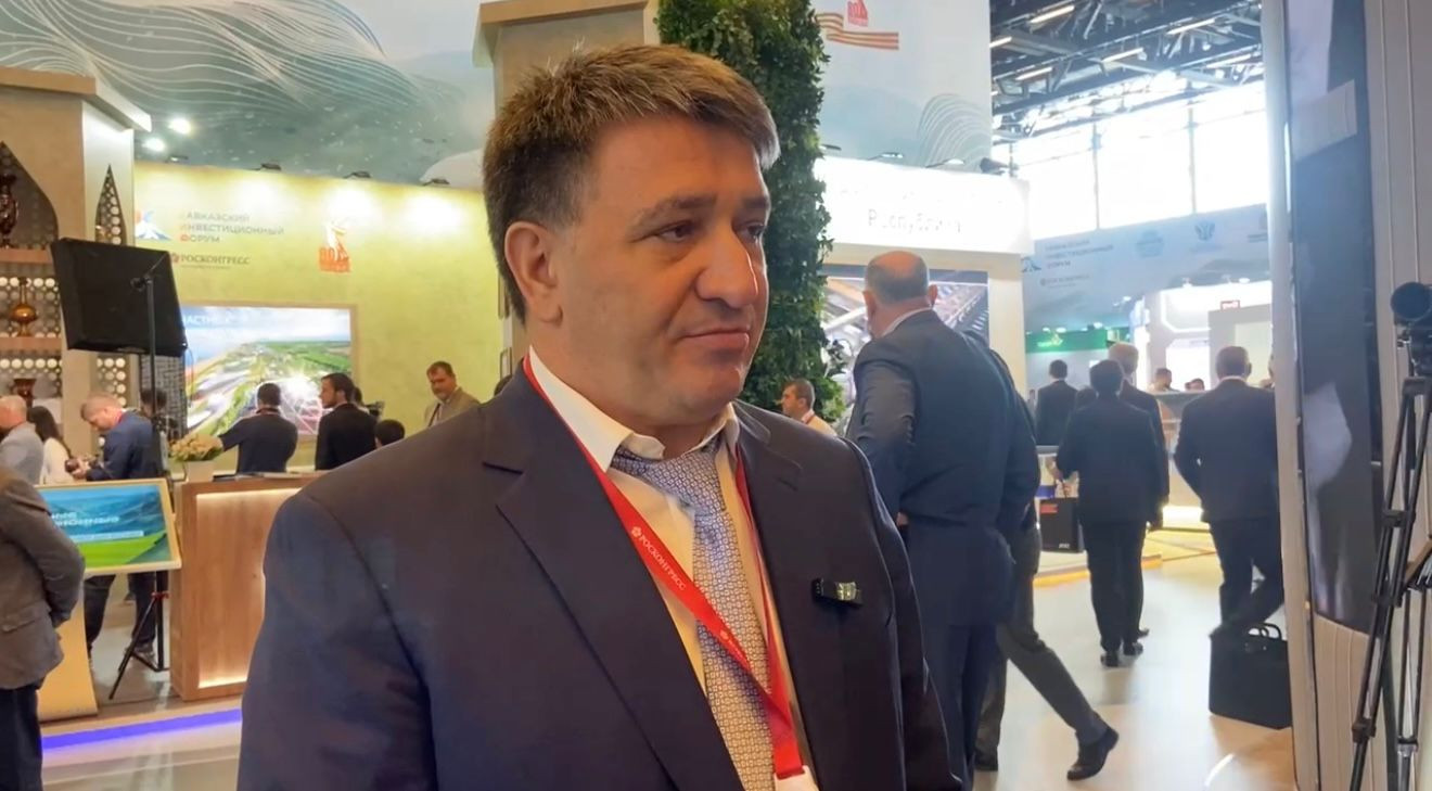 В рамках форума Джамбулат Салавов рассказал об основных направлениях работы в дорожной области в регионе